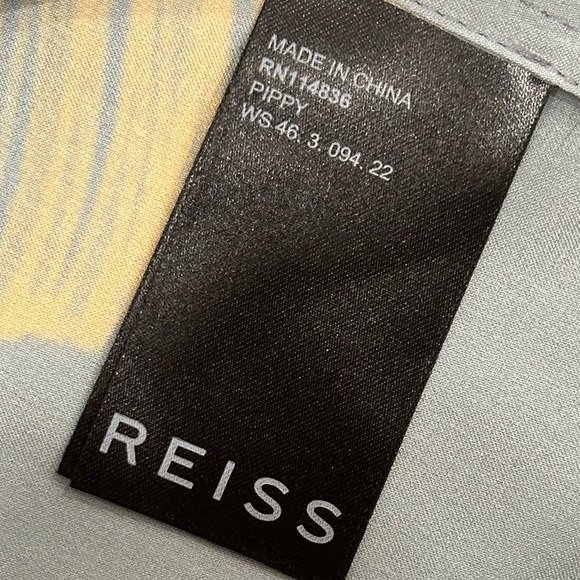 Reiss Pippy Abstract Printed Blouse Gray Sz 10 Satin V Neck Relaxed Fit NWOT - Picture 8 of 13